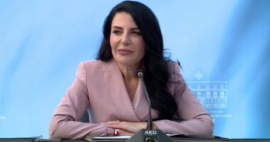 LIVE/ Balluku i kalon stafetën Ministrit të ri të Infrastrukturës dhe Energjisë