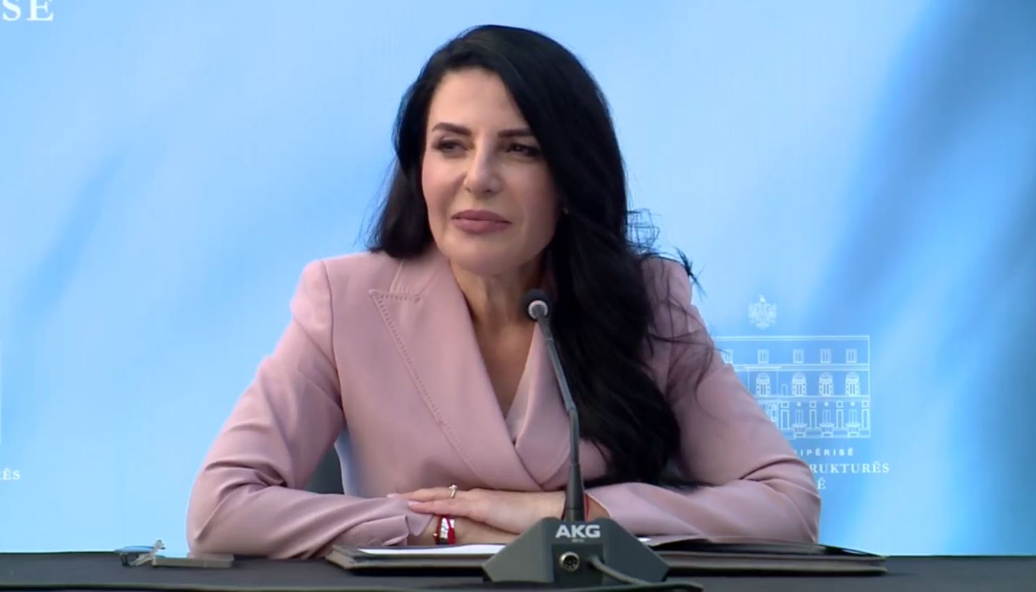 LIVE  Balluku i kalon stafetën Ministrit të ri të Infrastrukturës dhe Energjisë