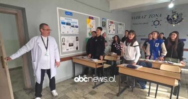 Mësuesia, jo profesion, por mision/ Historia e mësuesit Klevis Balliu nga Elbasani dhe lidhja e veçantë me nxënësit