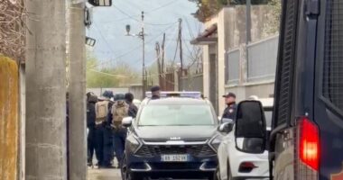 Shpëton krahu i djathtë i Licëve/ Shkodër, Barush Bregu qëllon në ajër. Nuk i qëndron Policisë