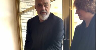 Molotovët në rezidencën artistike “Vila 31 x Art Explora”/ Rama: Një turp i pashoq që nxin Shqipërinë