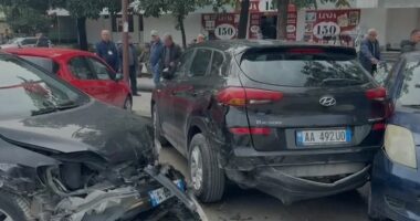 Aksident në Vlorë, përplasen gjashtë automjete