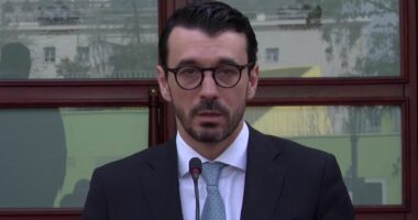 Kriza e naftës, Karakaçi: Nuk prekemi nga ngushtica e Hormuzit, po monitorojmë situatën