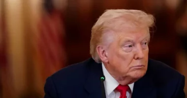 “Shikoni çfarë do ndodhë sot”/ Trump: Nder i madh të vrasësh anëtarë të regjimit iranian