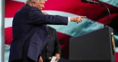 Trumpi kërcënon të zhdukë plotësisht burimet e energjisë së Iranit nëse nuk arrihet një marrëveshje