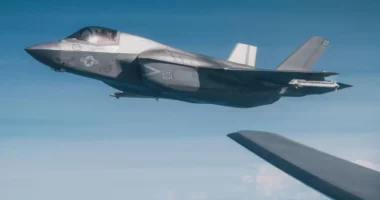 F-35 amerikan i dëmtuar nga zjarri i dyshuar iranian bën ulje emergjente