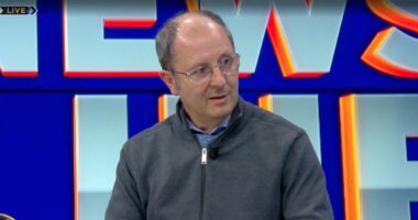 Lufta në Iran/ Kamberi: Irani po vetëmbrohet, SHBA dhe Izraeli po lëshojnë vazhdimisht paralajmërime