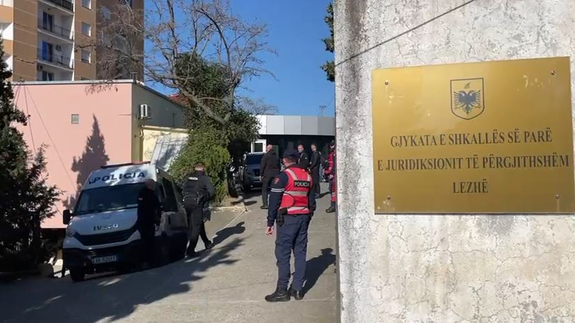 Akuzohet për vrasjen e biznesmenit Ardjan Nikulaj  Ruben Saraiva paraqitet në Gjykatën e Lezhës