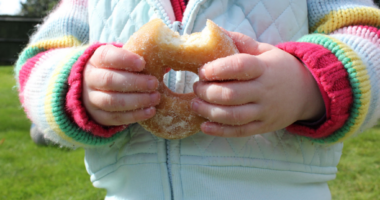 Raporti ndërkombëtar: Deri në 227 milionë fëmijë mund të jenë obezë në vitin 2040