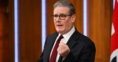 Starmer: Trupat britanike nuk do të bashkohen me asnjë pushtim tokësor të Iranit