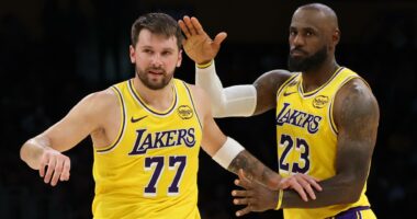 Lebron, më mirë në stol/ Luka Doncic ka marrë rolin e liderit në ekipin kalifornian