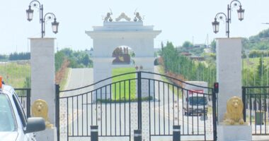 Rinovim dokumentesh për muxhahedinët/ Procedurat për lejet e qëndrimit, brenda kampit për arsye sigurie