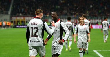 Milan tremb, por fiton/ Kuqezinjtë, ëndrra për titullin kampion në Itali është gjallë