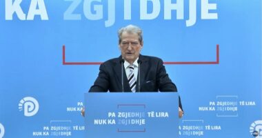 Urime mes “qelish”/ Berisha nga liria uron Metën në burg