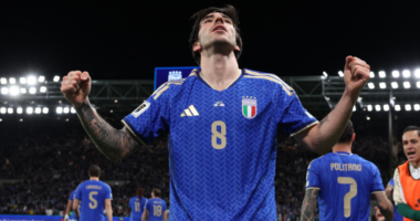 Italia largon “fantazmat”/ Mundi 2-0 Irlandën e Veriut dhe kalon në finalen e play off