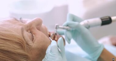 Dhëmbët, kujdesi i vonuar/ Stomatologët: 83% e fëmijëve me probleme dentare