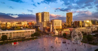 Vizitoni Tiranën/ Revista australiane: Eksploroni historinë, kulturën e natyrën