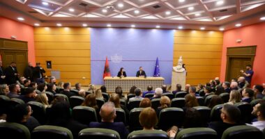 Lamallari merr detyrën e Ministrit të Punëve të Brendshme: Rikthehem në shtëpi! Përgjegjësi e madhe, nder i posaçëm