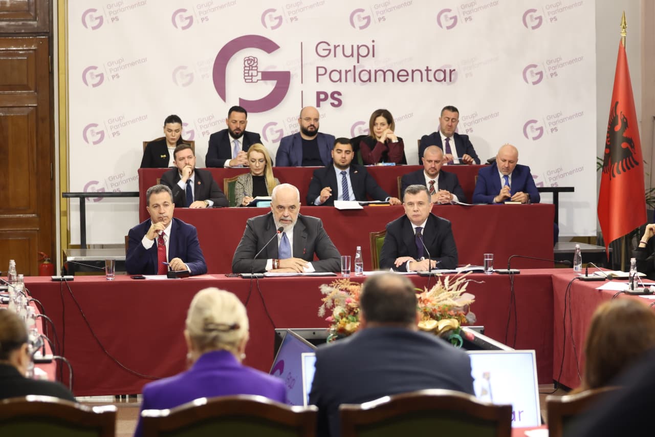 “Balluku ndër njerëzit tanë më të votuar”, Rama: Do vijojë të drejtojë qarkun e Fierit, pak kush nga ne mban si Belinda kontaktet me territorin