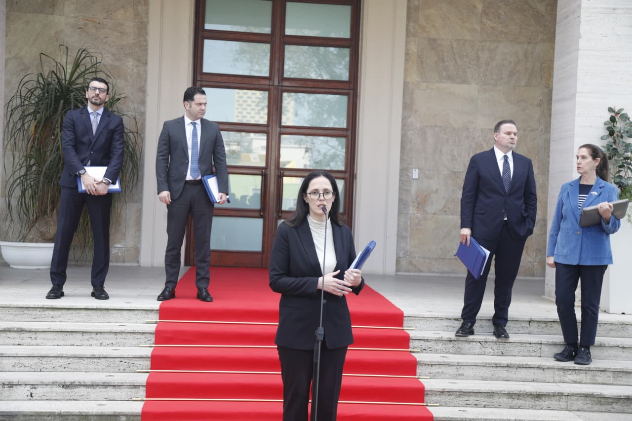  Ligj për lirinë e shërbimeve   Ibrahimaj  Shërben për integrimin e BE  Karburantet  Ende s ka nevojë për Bord Transparence