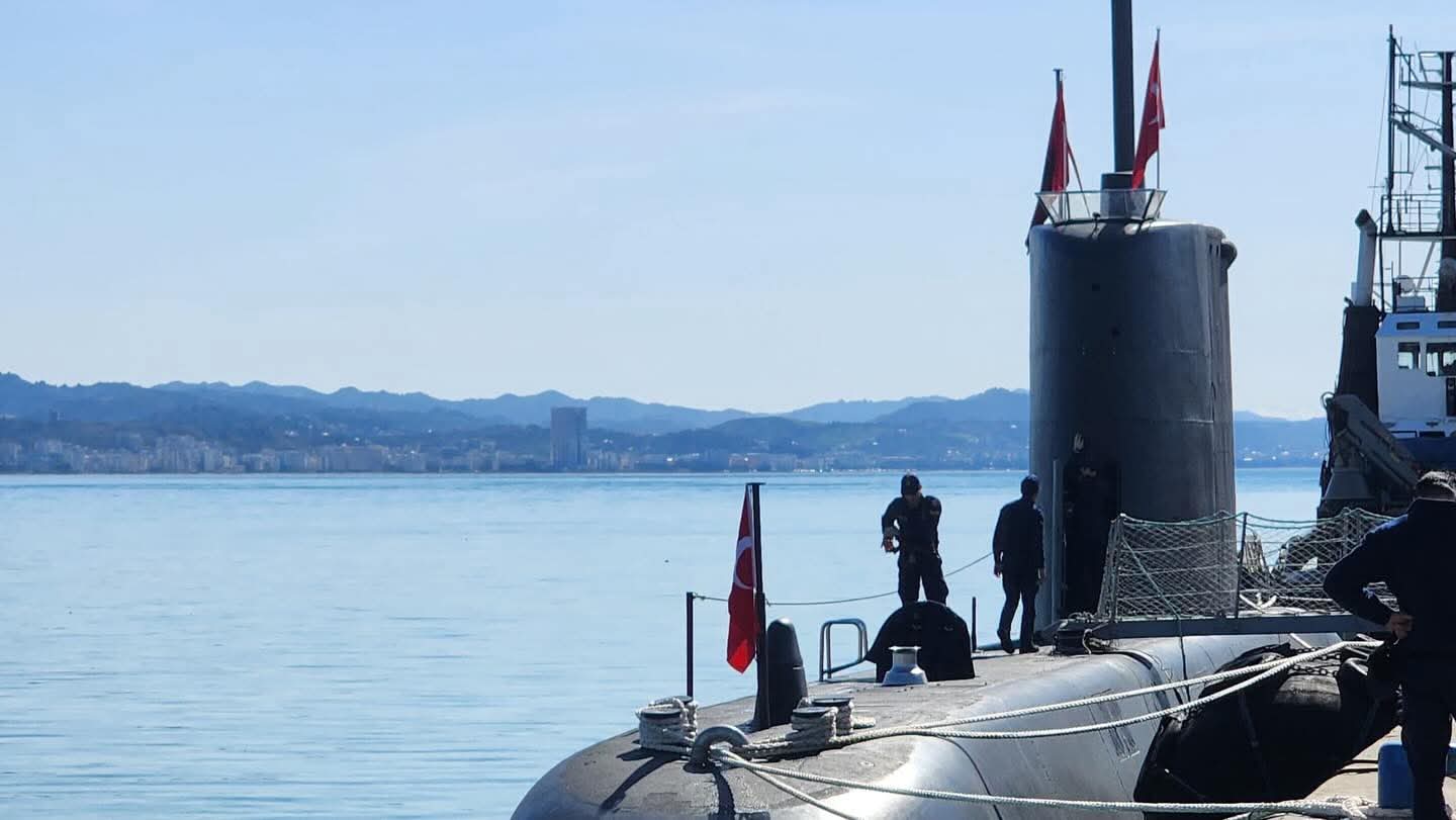 Bashkëpunimi mes forcave detare të vendeve aleate  nëndetësja turke mbërrin në Portin e Durrësit