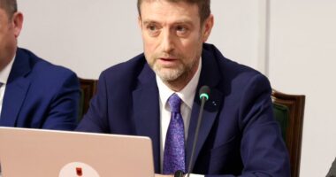 Situata në Lindjen e Mesme/ Hoxha: Rreth 3 mijë shqiptarë në rajon, po punojmë për largimin e tyre nga vija e luftës