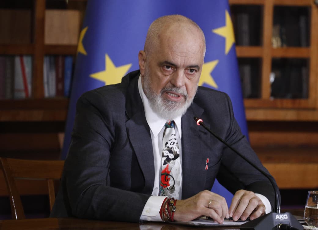 Rama: Syri dhe Fania, evazion dhe burime të dyshimta