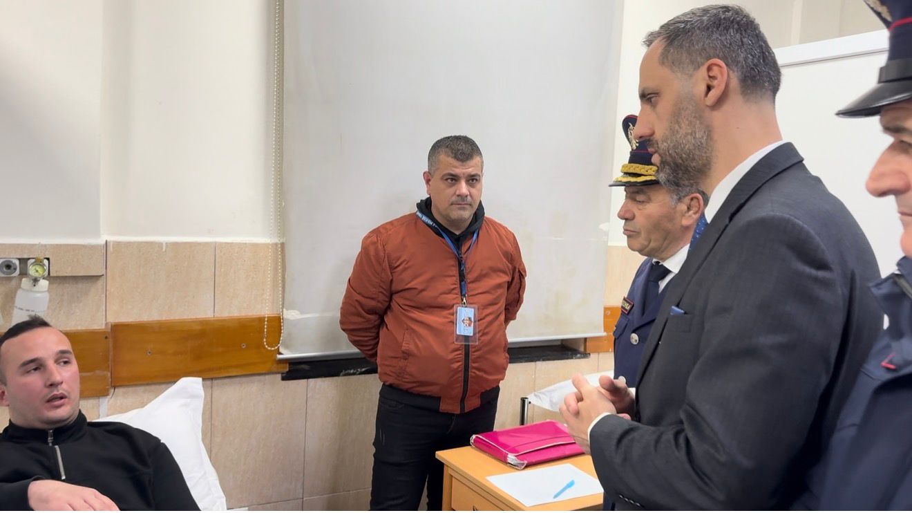 Protesta e opozitës  Lamallari nga Trauma  Akt i pastër manipulimi dhe shfrytëzimi të miturish  e patolerueshme 