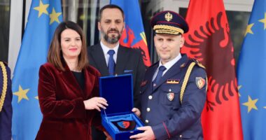 Ceremonia e betimit të drejtorit të ri të Policisë së Shtetit/ Skënder Hita merr detyrën