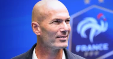 Zidane bëhet “gjel”/ Legjenda e futbollit, akord për të qenë trajner i Francës