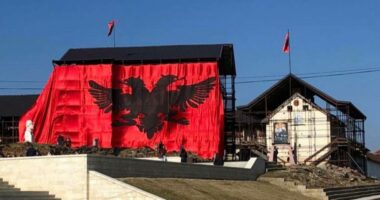 “Ka me marrë vesh krejt bota”, Bekim Jashari ndan bisedën e fundit me Hamëz Jasharin: Beteja e 5, 6 dhe 7 marsit në Prekaz bashkoi popullin e Kosovës