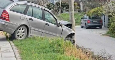 Aksident në Vlorë/ Përplasen dy automjete, një i lënduar