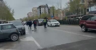 VIDEO/ Aksident në Vlorë, një e lënduar! Shoferi largohet nga vendngjarja