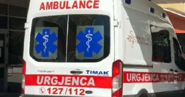 U rrëzua aksidentalisht tarraca e Azilit në Gjirokastër, e moshuara transportohet në spital