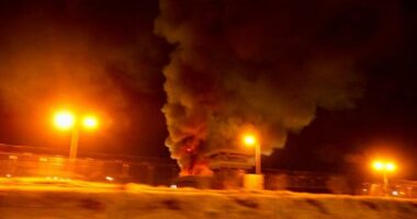 VIDEO/ Tre anije sulmohen gjatë natës në Gjirin Persik, një viktimë dhe dhjetëra të shpëtuar