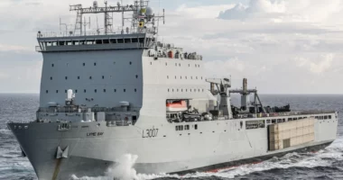 Mbretëria e Bashkuar përgatitet të dërgojë anijen e dytë në Mesdhe