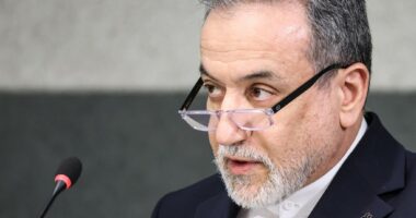 Irani: Bllokimi i anijeve “armike” përmes Ngushticës së Hormuzit është një e drejtë ligjore