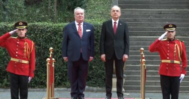 Princi i Maltës në Tiranë, pritet me ceremoni zyrtare nga Presidenti Begaj