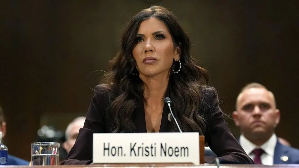 Nga vrasja e qenit të saj te avionët luksozë   Gjashtë herët që Kristi Noem bëri bujë në media