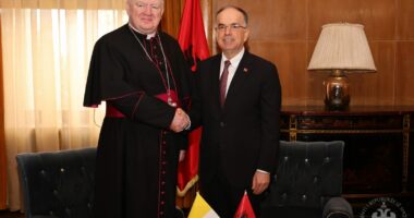 Begaj pranon Letrat Kredenciale të Nuncit të ri Apostolik në Shqipëri: Marrëdhëniet me Selinë e Shenjë, shembull dialogu