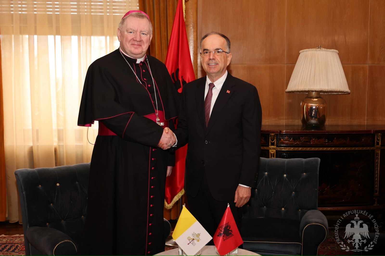 Begaj pranon Letrat Kredenciale të Nuncit të ri Apostolik në Shqipëri: Marrëdhëniet me Selinë e Shenjë, shembull dialogu
