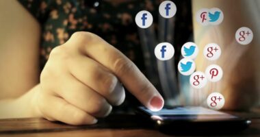 Dhuna online trondit të rinjtë/ Adoleshentët përballen me denigrim, kërcënime e gjuhë urrejtje në rrjete sociale