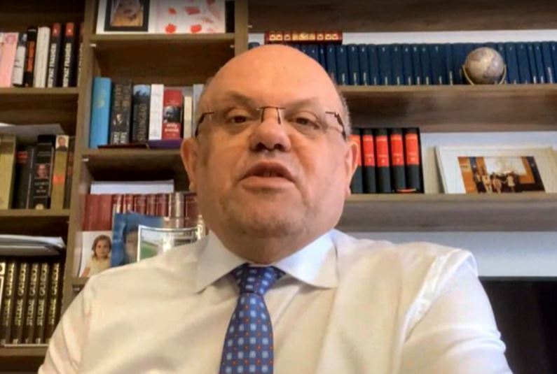 Kosova në zgjedhje të parakohshme  Ukshini  Osmani  luftë për t u rizgjedhur presidente  Opozita të priste vendimin e Kushtetueses