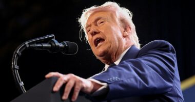 Trump kërcënon Iranin: Godasim 20 herë më fort nëse bllokohet rruga e naftës në Ngushticën e Hormuzit