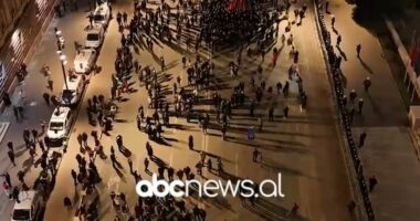 Pamjet me dron/ Protesta e PD, tkurret pjesëmarrja. Berishën e braktisin militantët e vet