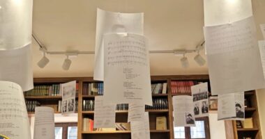 Ekspozitë në Mësonjëtoren e Shqipes/ Publikohen tekste të këngëve patriotike shqiptare