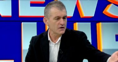 “Salianjin e shpalli hero para 6 muajsh, tani tradhtar”/ Elezi: Berisha mban peng PD dhe përjashton zërat kundër!