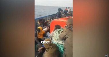Anija shqiptare tregtare “Rafaelo” shpëton 38 emigrantë sudanezë, që kishim mbetur në det të hapur