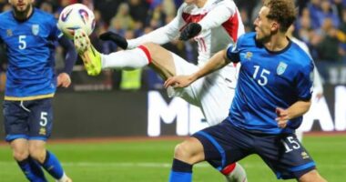 Nuk ka gola në 45 minutat e para/ Kosovë-Turqi, nuk munguan rastet. Dardanët goditën shtyllën me Asllanin