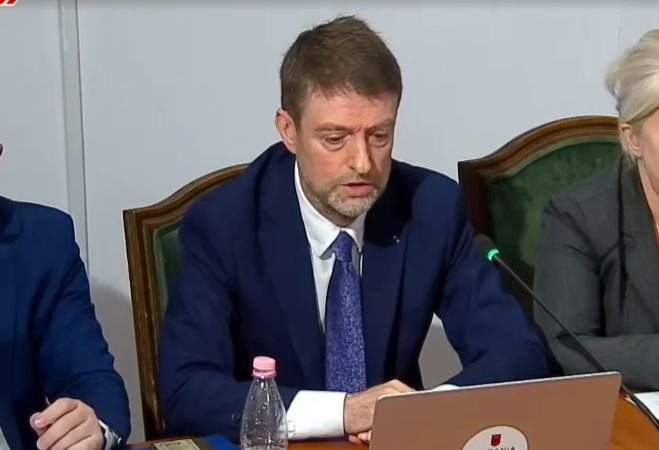 Protesta e studentëve shqiptarë në RMV  Ministri Hoxha  Legjitime  përdorimi i gjuhës amëtare është e drejtë themelore